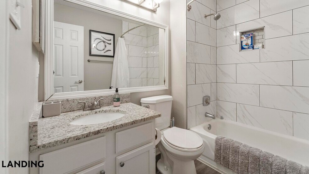 Building Photo - 20290 Park Lake View Dr