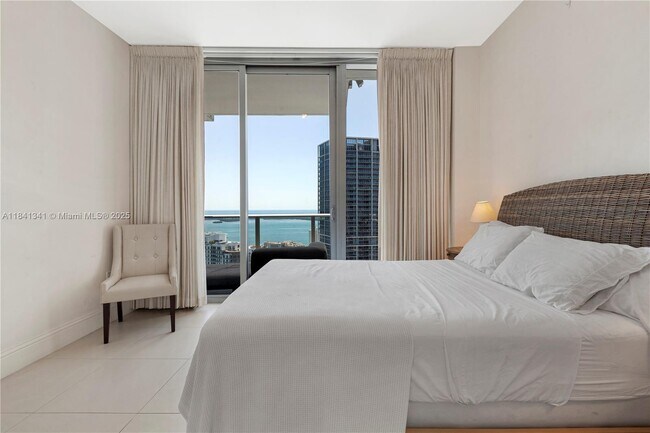 Building Photo - 200 Biscayne Blvd Way