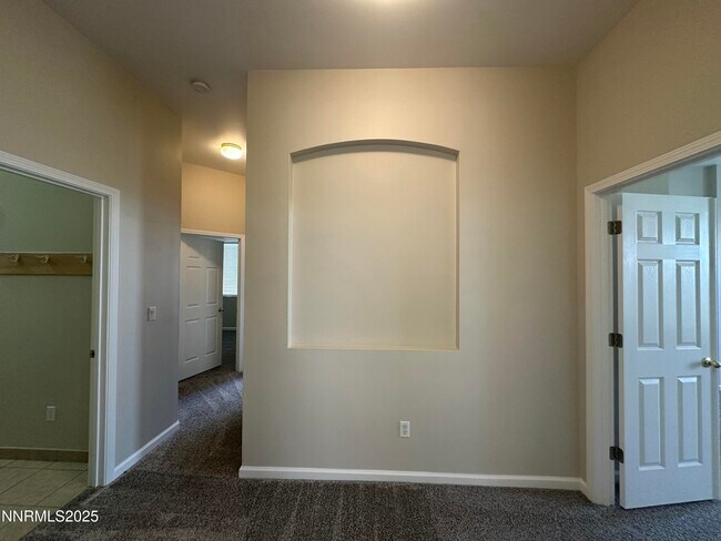 Building Photo - 10175 Coyote Creek Ct