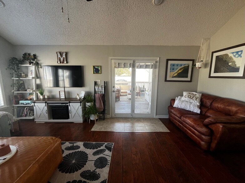 Building Photo - 1112 Bonfield Ct