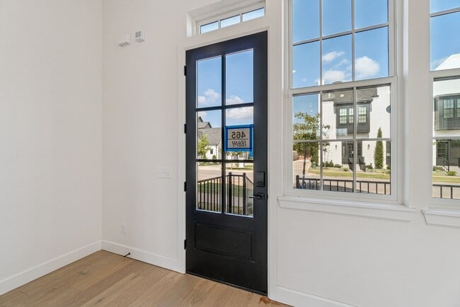 Building Photo - Townhome 2 bed 2.5 Bath "The White Workroom" in The Heart of Selah