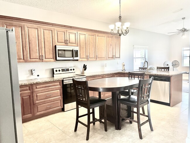 Building Photo - 6373 Lansdowne Cir