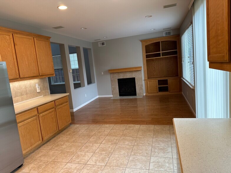 Building Photo - 2449 Milford Dr
