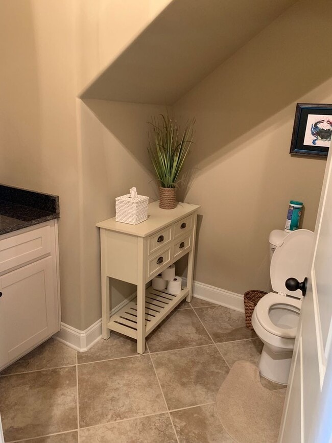 Building Photo - FULLY FURNISHED 3 bed 3.5 bath condo near pool in desirable Creekside neighborhood!