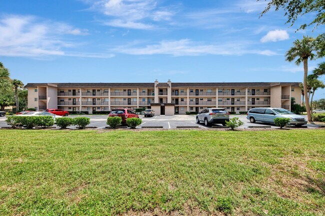 Primary Photo - BEAULTIFUL 1 BEDROOM, 1 BATHROOM CONDO LOC...