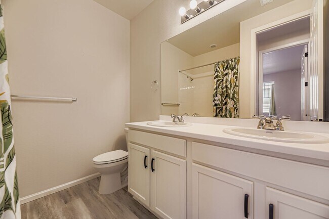 Building Photo - Beautiful 4-Bedroom Ranch Home in highly s...