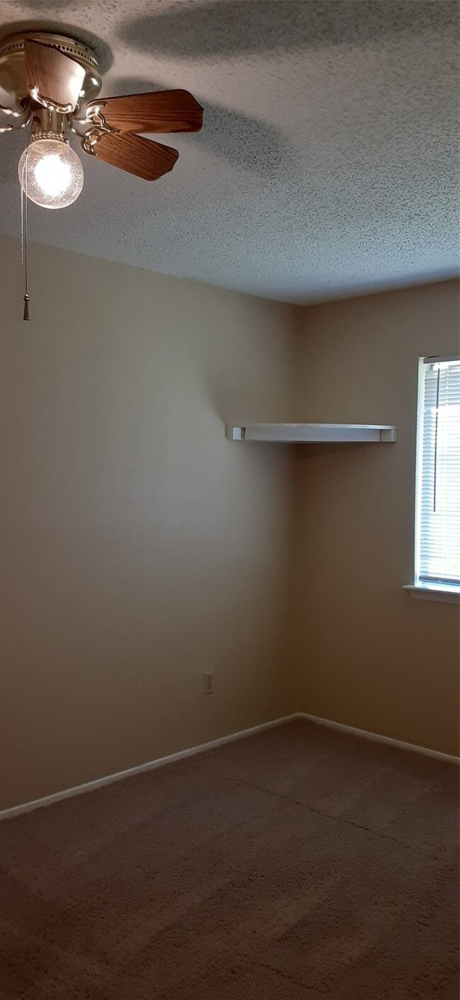 Building Photo - 8527 Ashlawn Dr