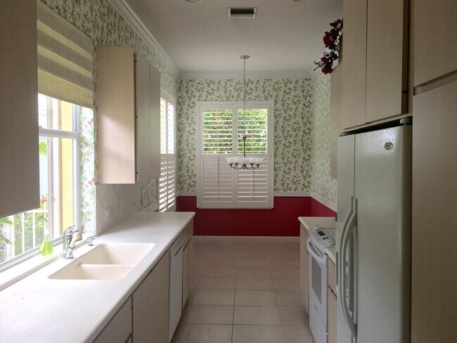 Building Photo - 2871 SW Brighton Way