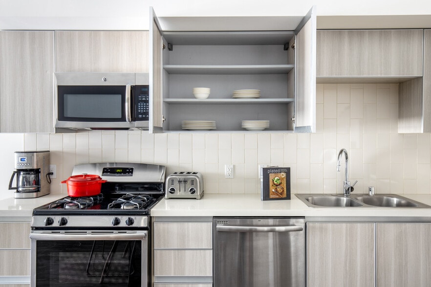 Building Photo - 409 Hayworth Ave