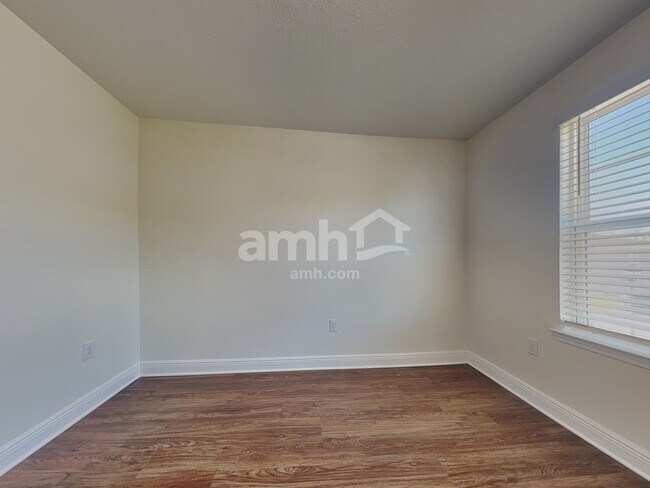 Building Photo - 20256 Calla Lily Dr