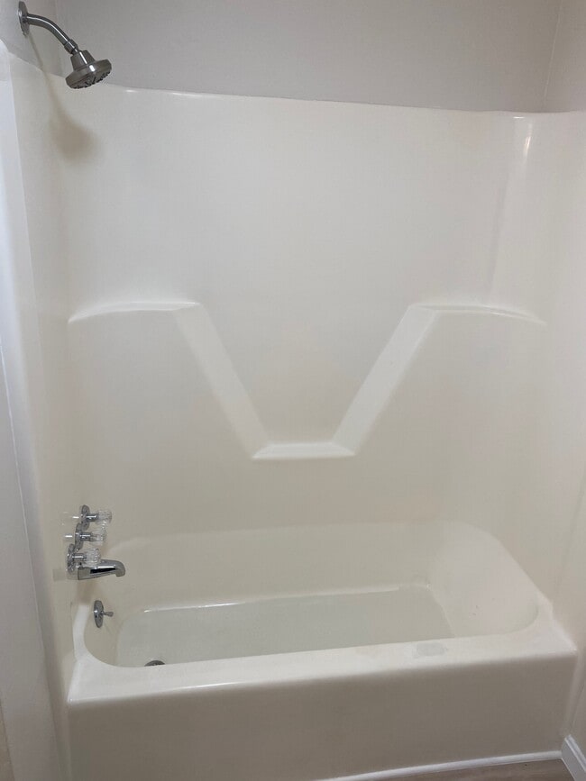 Building Photo - 2218 Midland Dr