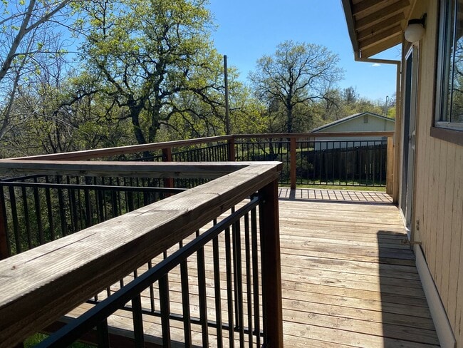 Building Photo - Upcoming vacancy!  Well maintained home on...