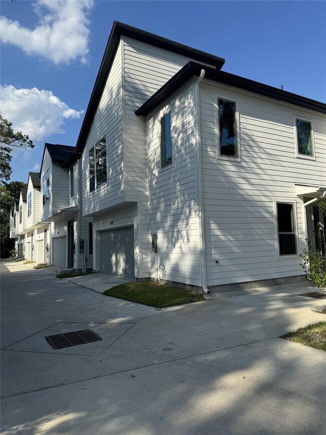 Building Photo - 540 Janisch Rd