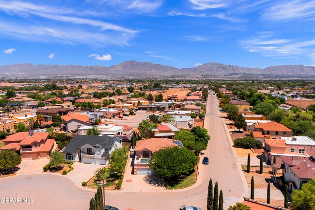 Building Photo - 1091 Los Moros Dr
