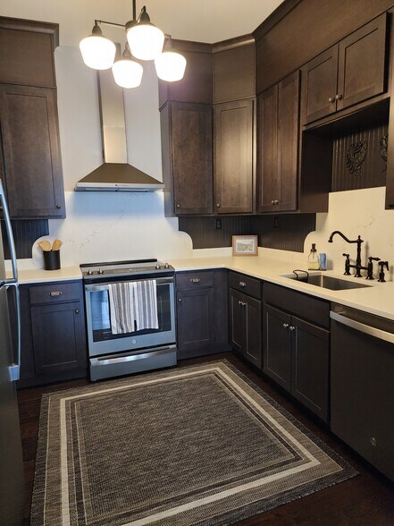 Building Photo - 432 E Main St