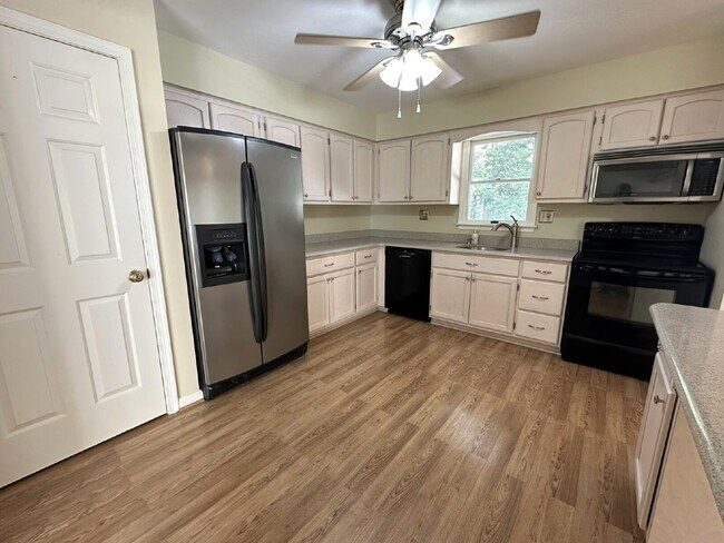 Building Photo - 3-Bedroom Split Level in Peaceful Wooded Setting