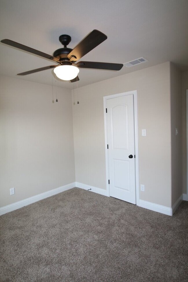 Building Photo - SENSATIONAL 3/2/ Duplex Home Coming Soon i...