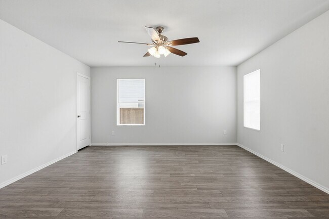 Building Photo - Contemporary in Cleburne!
