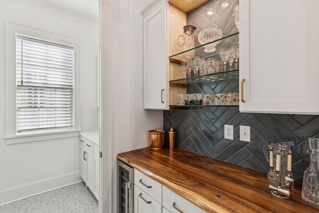 Building Photo - 9013 Stern Aly