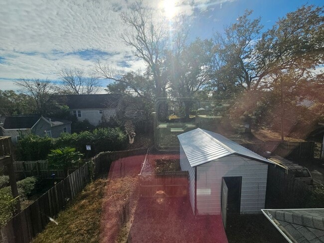 Building Photo - Historic Charm combined with Modern convenience 3 bedroom 2.5 bath spacious home