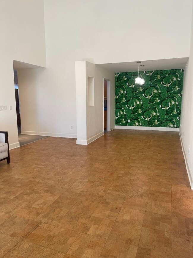 Building Photo - Hollywood Luxury 2 Bed Condo!