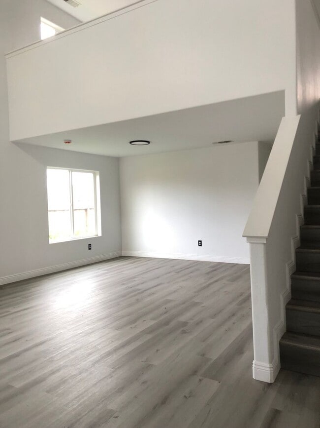 Building Photo - Southwest Bakersfield Home