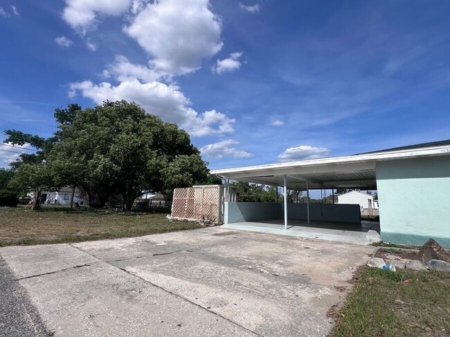 Building Photo - 2525 Maple Ave