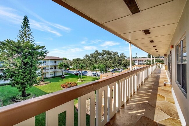 Building Photo - 116 Mansfield C