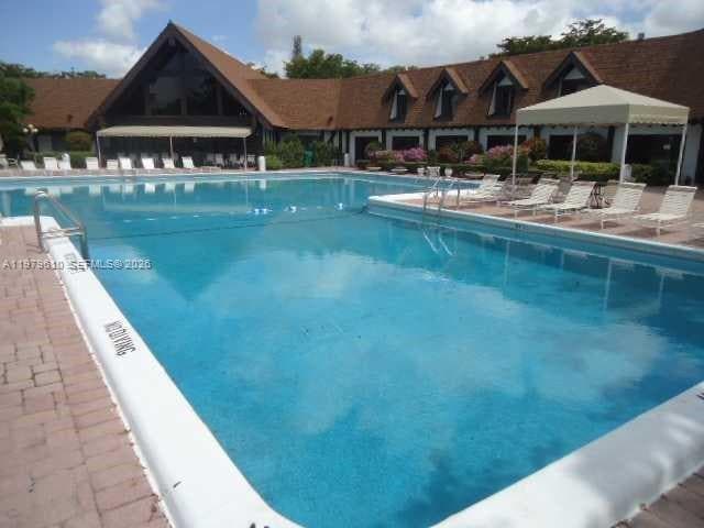 Building Photo - 3710 Inverrary Dr