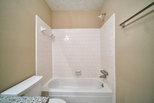 Building Photo - 10235 Gulfstream Ln