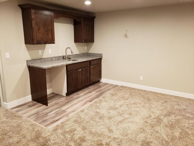 Building Photo - 42 E 1825 N