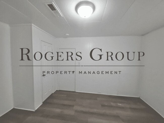 Building Photo - 926 Gay St