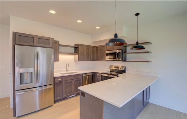 Building Photo - Townhouse 911