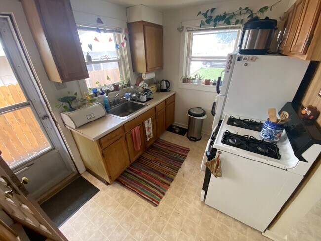 Building Photo - Quiet Corner Lot House with Large Backyard