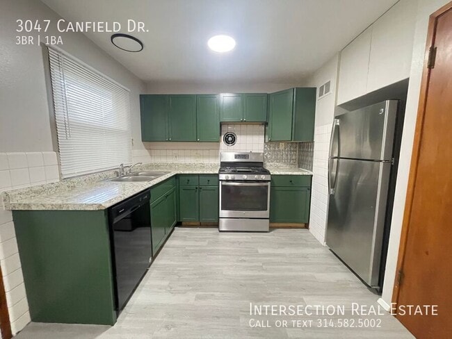 Building Photo - 3047 Canfield Dr