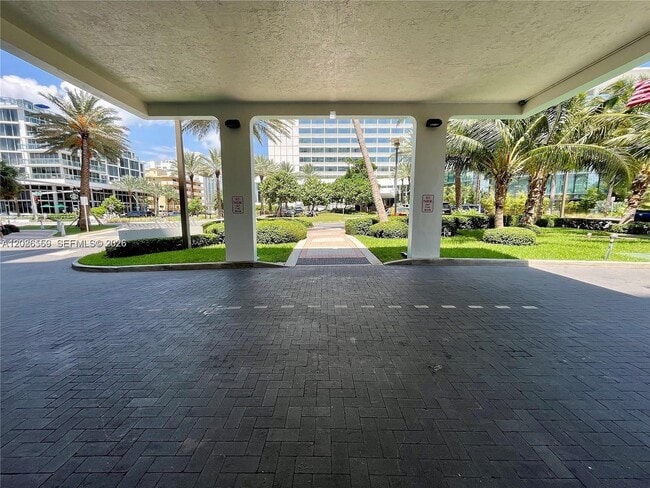 Building Photo - 2899 Collins Ave