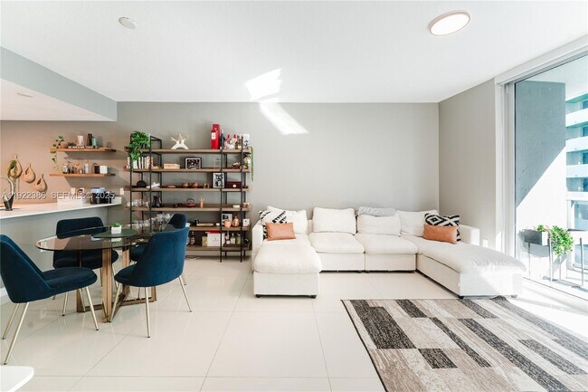 Building Photo - 488 NE 18th St