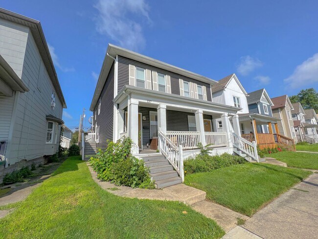 Building Photo - Modernized 2nd Floor Apartment in Franklinton – Your Urban Oasis Awaits!