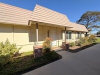 Building Photo - 3 Bed, 2 Bath Tanglewood For Rent- Single Story w/ Garage and AC!