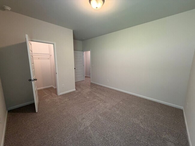 Building Photo - Brand New 4/3.5 House in West Rome- $2,195