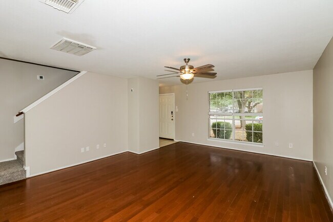 Building Photo - 3923 Rolling Springs Ln