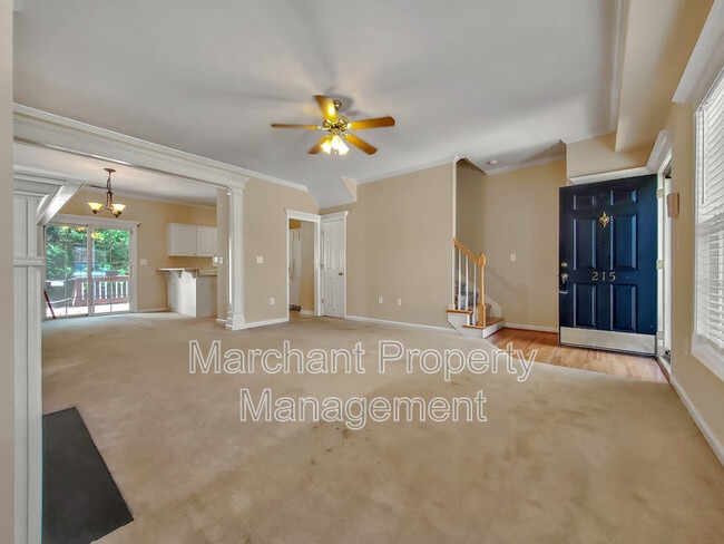 Building Photo - 215 Rexford Dr