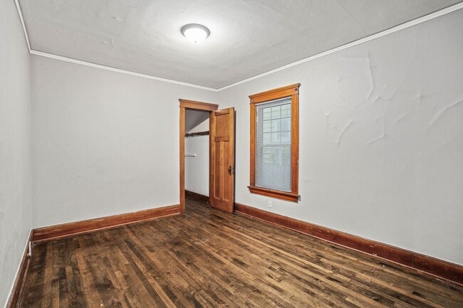 Building Photo - Oakland Upper Flat near campus