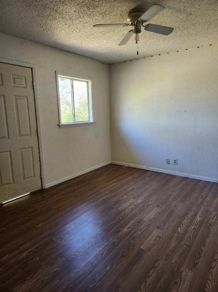 Building Photo - 1008 W 2nd St