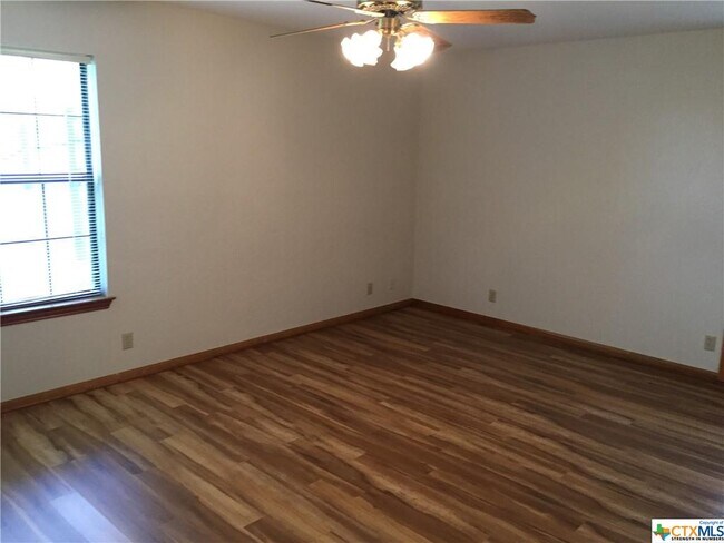 Building Photo - 601 Ridgecrest Dr