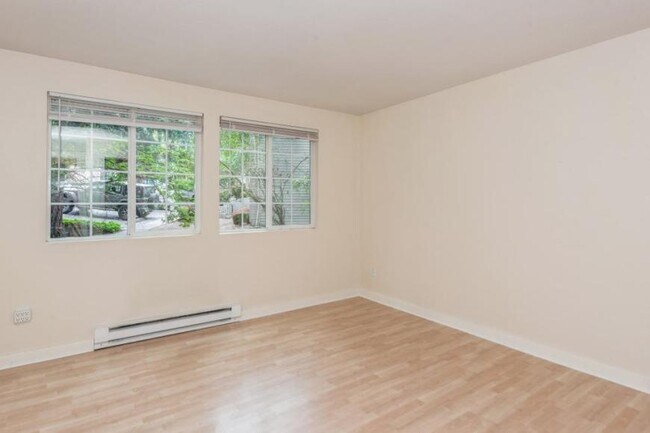 Building Photo - 2 bedroom in Kirkland WA 98034