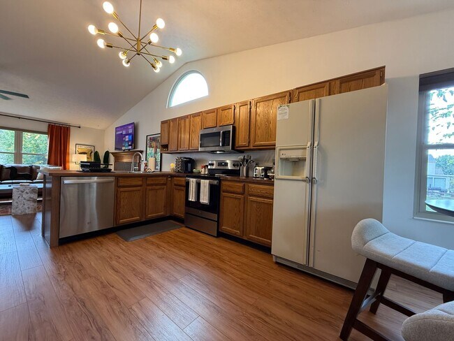 Building Photo - 9736 Flagstone Way