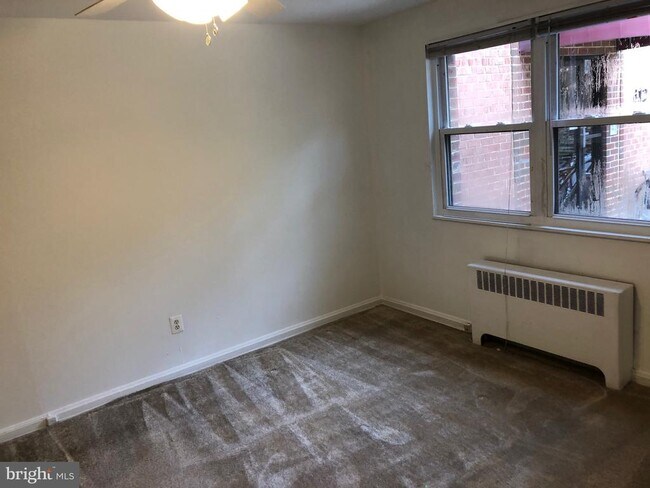 Building Photo - 610 Kennebec Ave