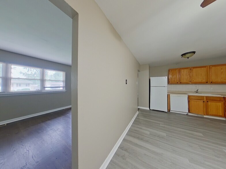 Building Photo - 770 Manresa Ln