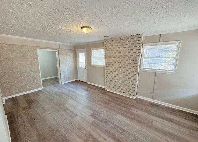 Building Photo - 2609 County Line Rd SW